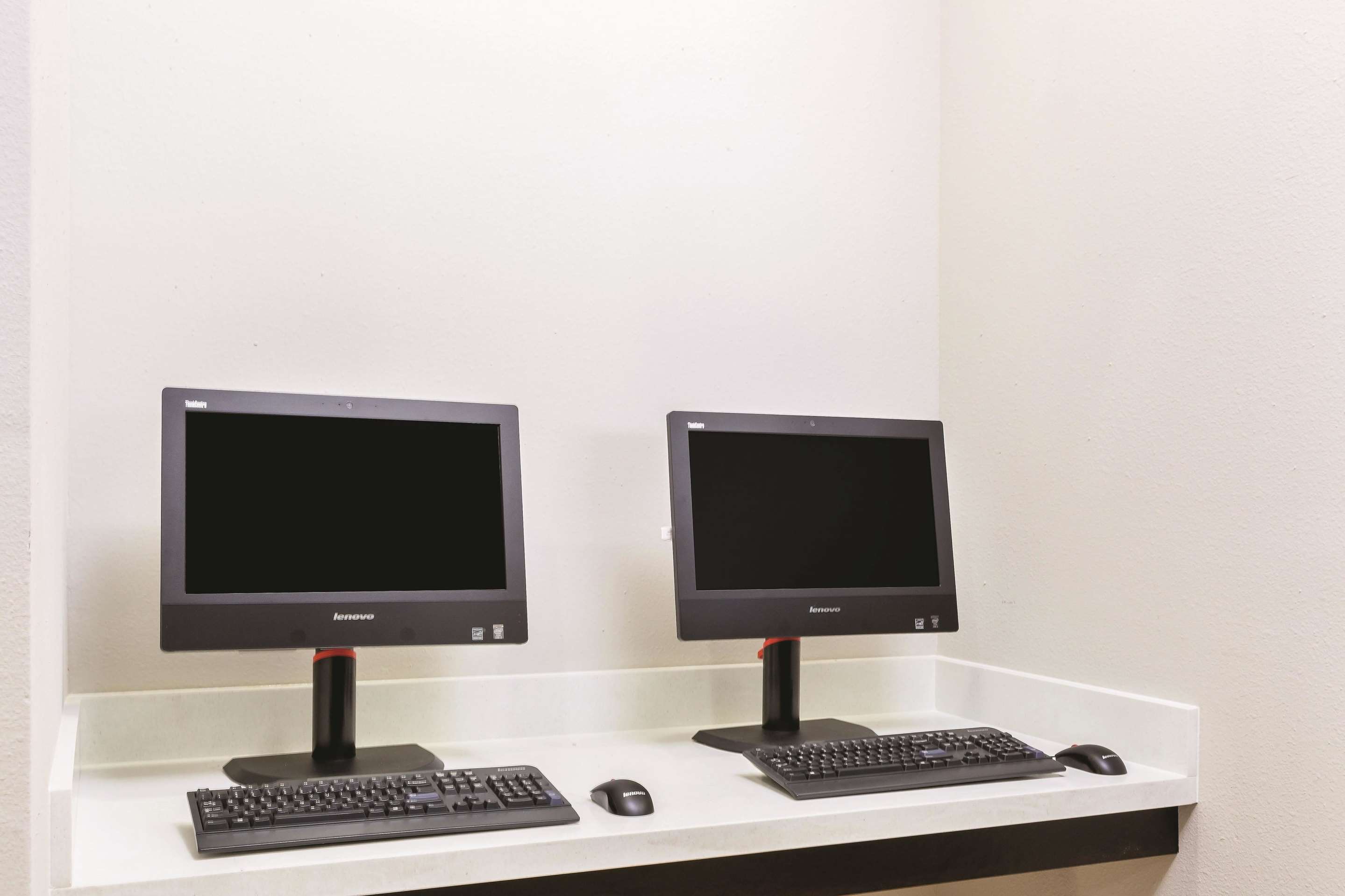 Business Center | La Quinta Inn & Suites by Wyndham Rockport - Fulton