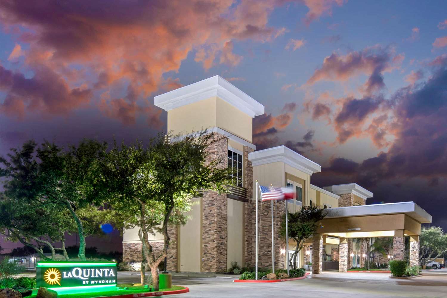 La Quinta Inn & Suites Rockport, TX See Discounts