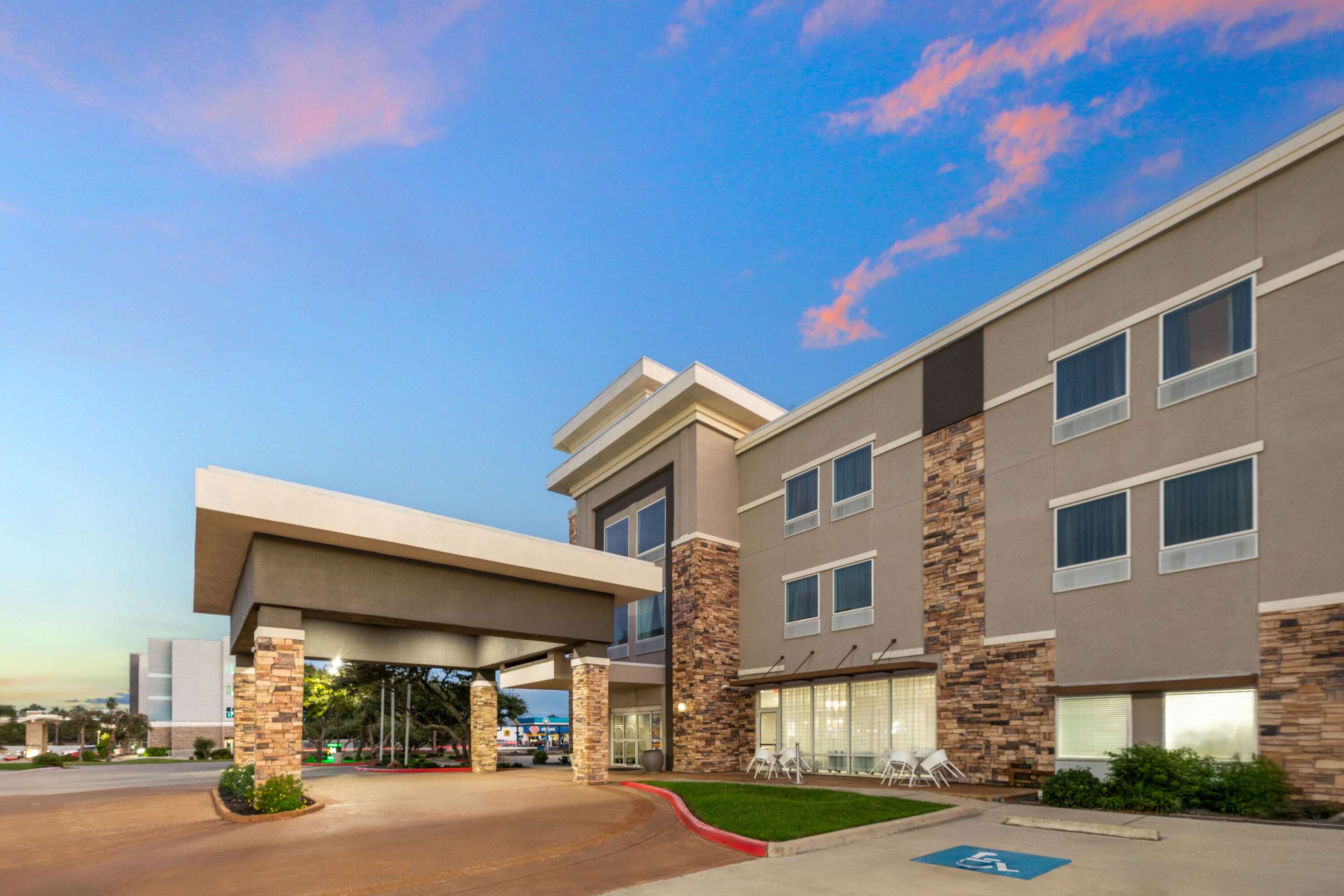 Exterior | La Quinta Inn & Suites by Wyndham Rockport - Fulton