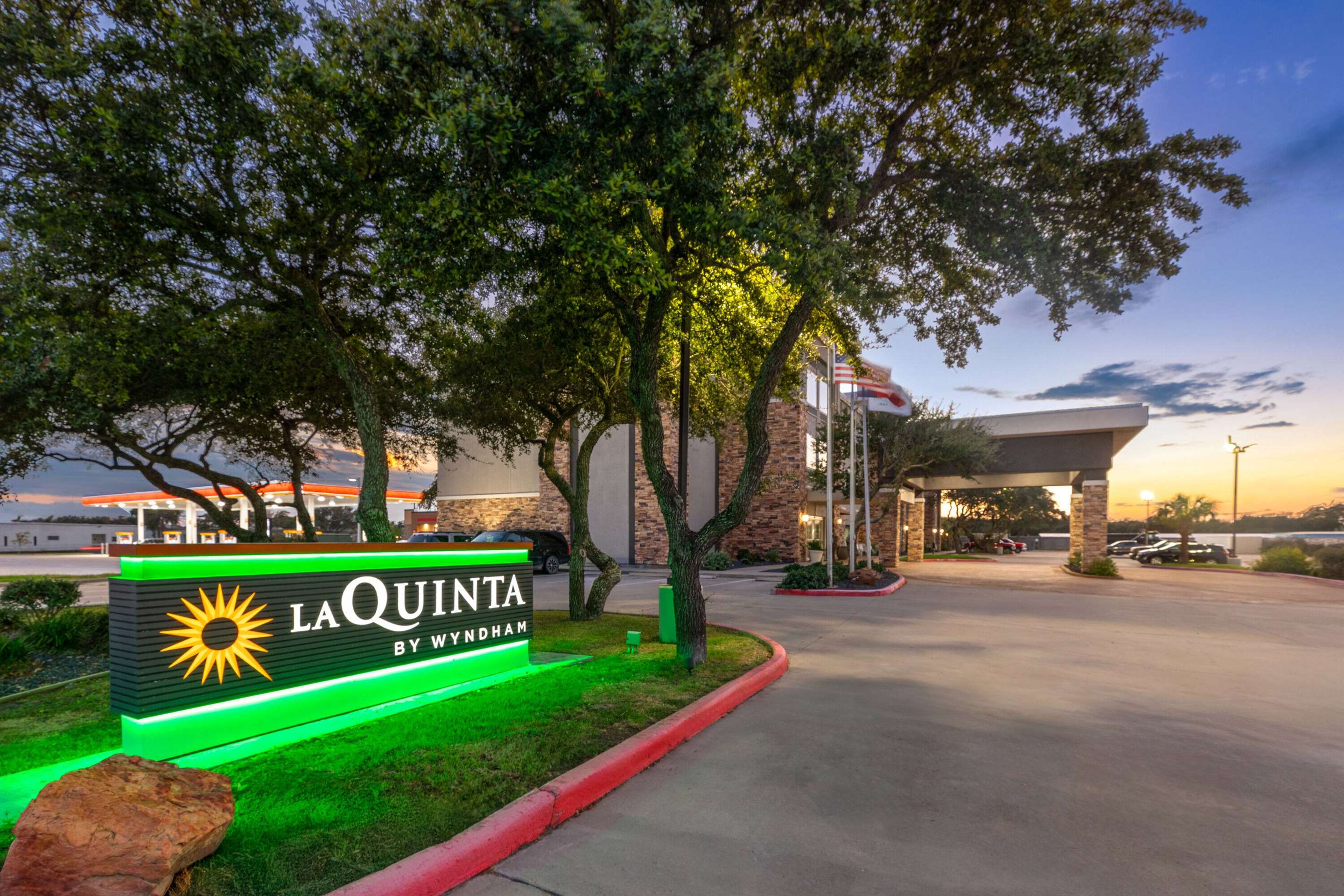 Exterior | La Quinta Inn & Suites by Wyndham Rockport - Fulton