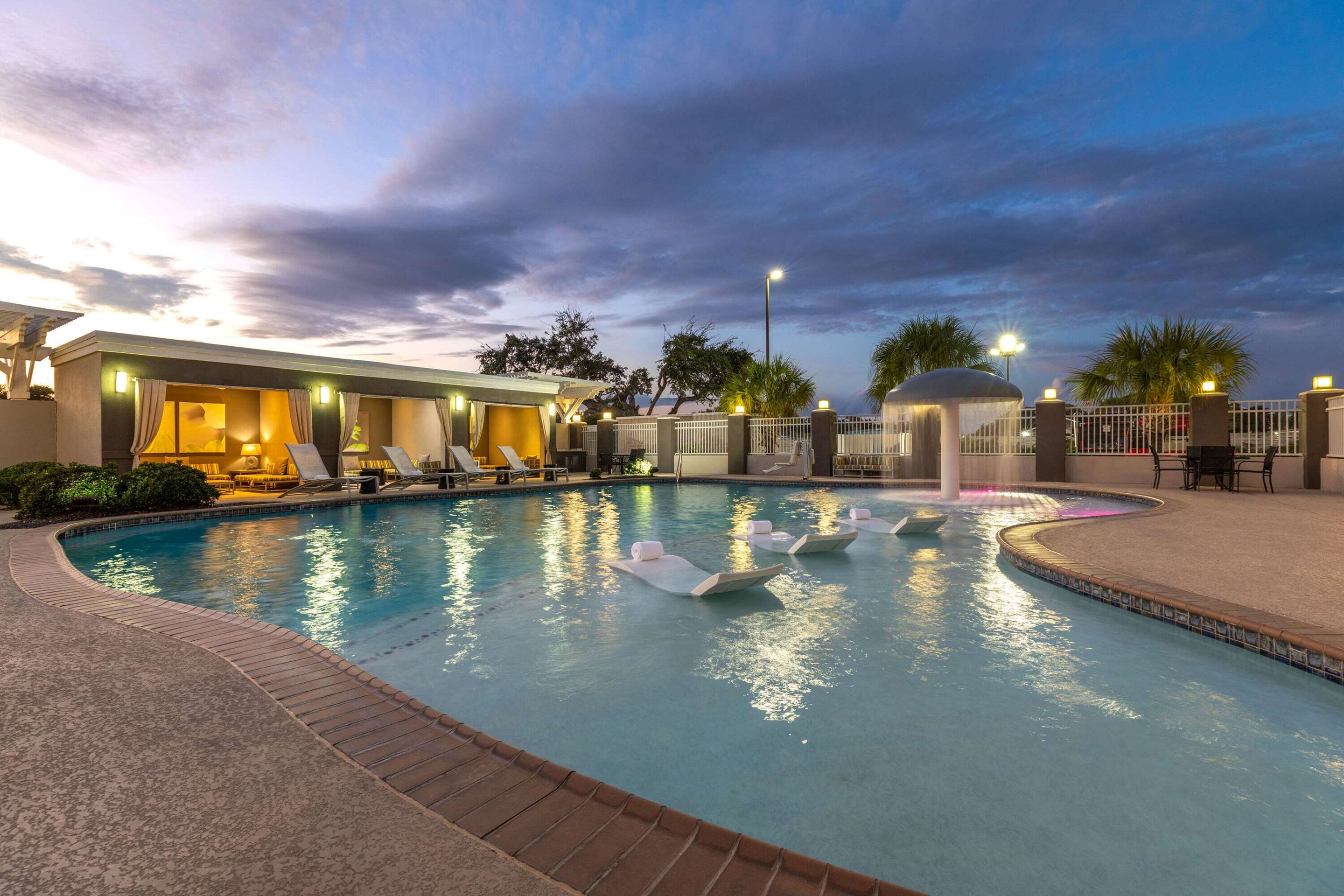 Pool | La Quinta Inn & Suites by Wyndham Rockport - Fulton