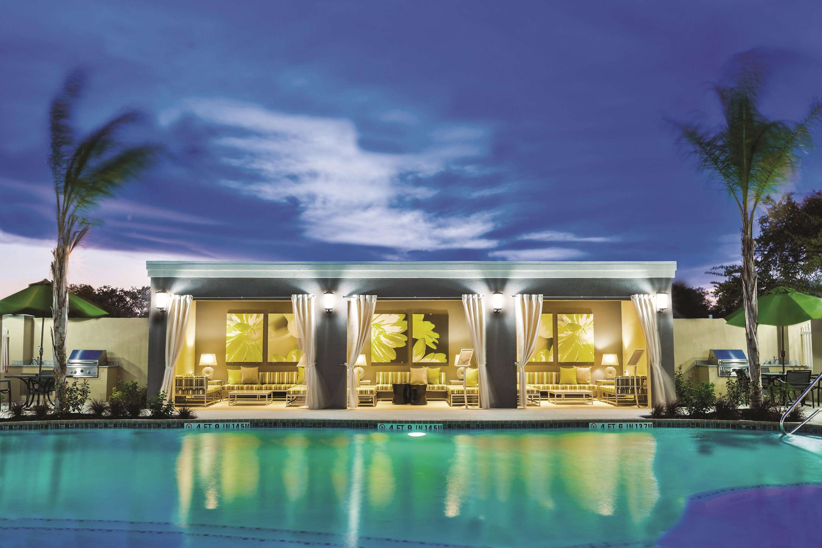 Pool | La Quinta Inn & Suites by Wyndham Rockport - Fulton