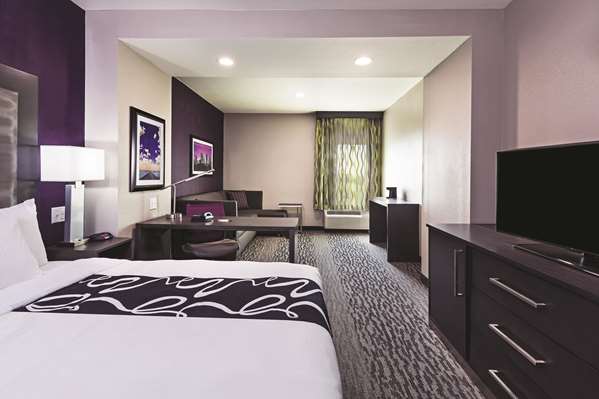  - La Quinta Inn & Suites South College Station