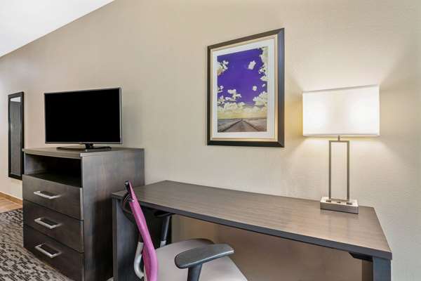  - La Quinta Inn & Suites South College Station