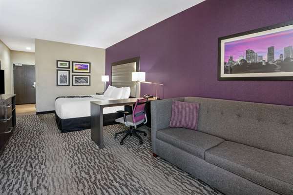  - La Quinta Inn & Suites South College Station