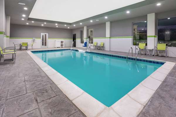 Pool - La Quinta Inn & Suites South College Station