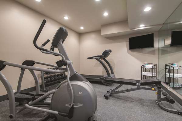 Fitness/ Exercise Room - La Quinta Inn & Suites Brooklyn