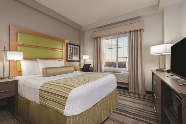  - La Quinta Inn & Suites Brooklyn