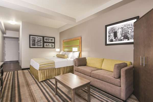  - La Quinta Inn & Suites Brooklyn