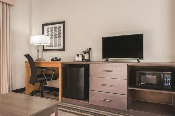  - La Quinta Inn & Suites Brooklyn