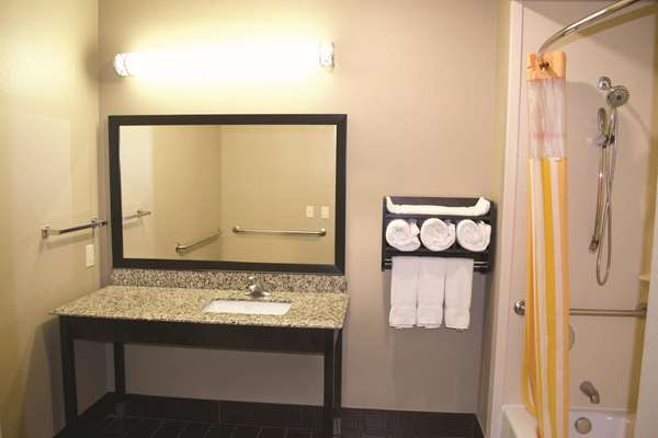  - La Quinta Inn & Suites Pearsall