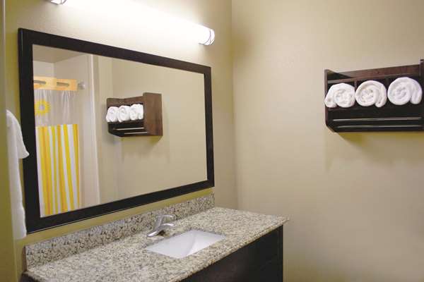  - La Quinta Inn & Suites Pearsall
