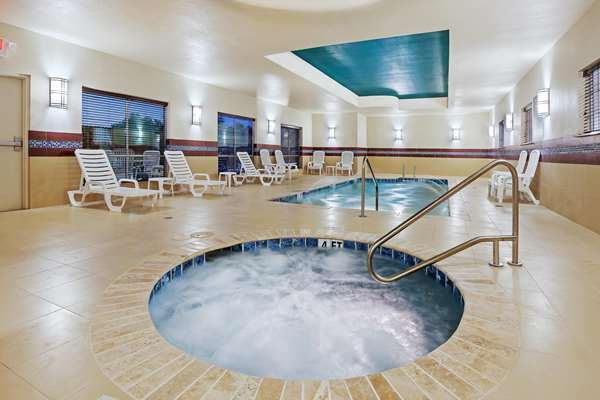 Pool - La Quinta Inn & Suites Pearsall