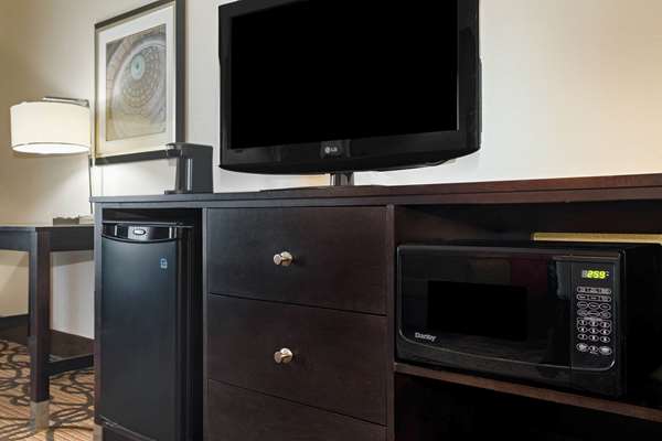  - La Quinta Inn & Suites Pearsall