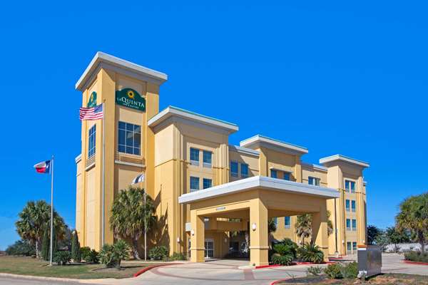 Exterior view - La Quinta Inn & Suites Pearsall