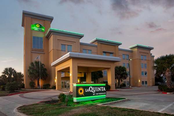 Exterior view - La Quinta Inn & Suites Pearsall