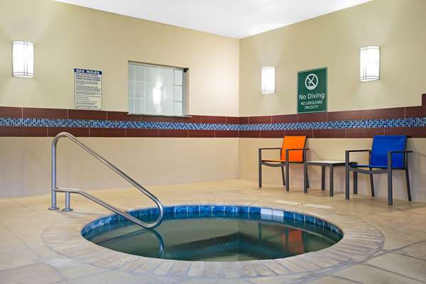 Pool - La Quinta Inn & Suites Pearsall