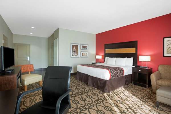  - La Quinta Inn & Suites Pearsall