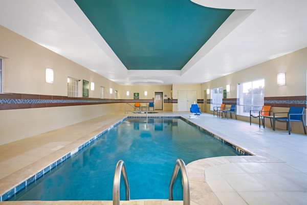 Pool - La Quinta Inn & Suites Pearsall