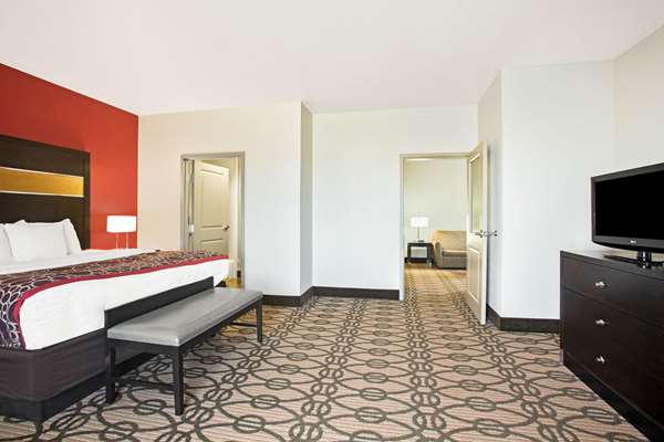 Suite - La Quinta Inn & Suites Pearsall