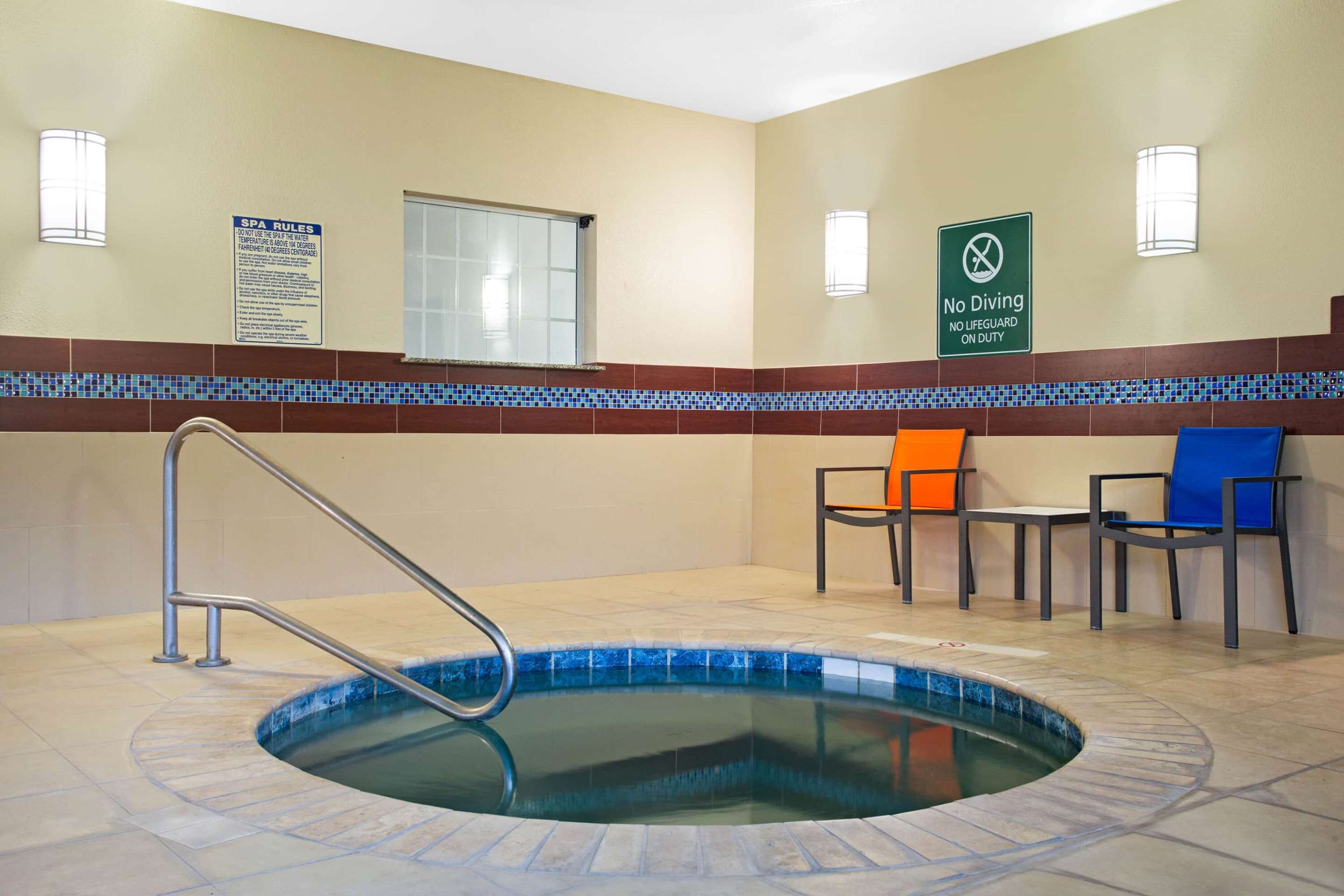 Pool | La Quinta Inn & Suites by Wyndham Pearsall