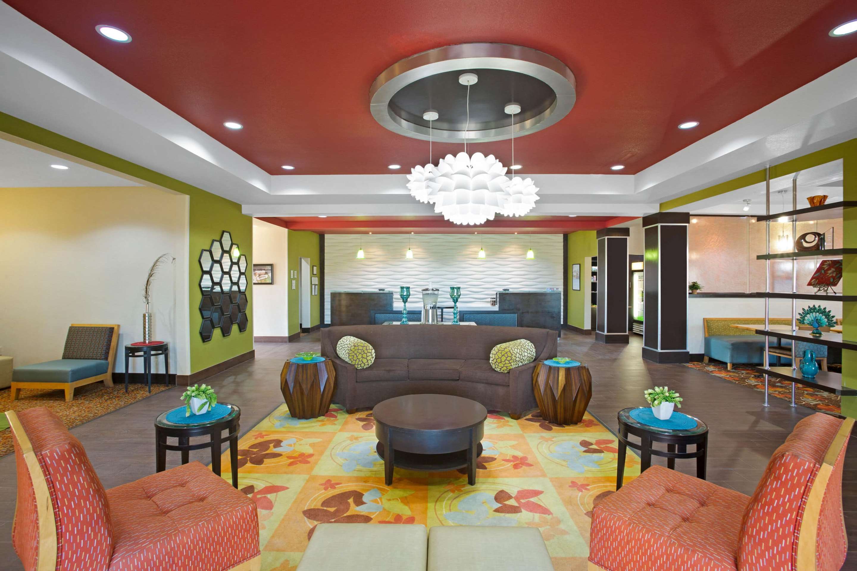 Lobby | La Quinta Inn & Suites by Wyndham Pearsall