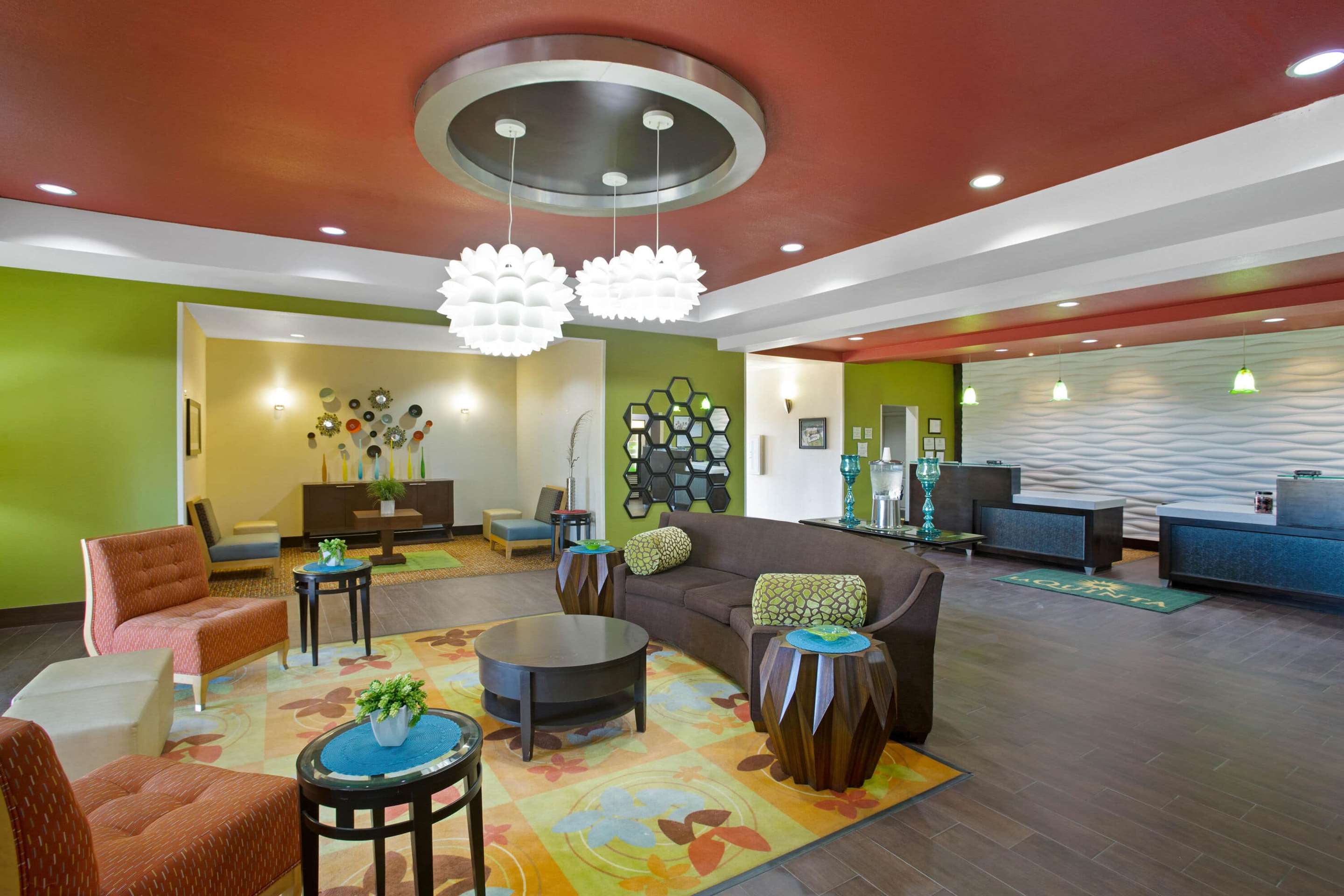 Lobby | La Quinta Inn & Suites by Wyndham Pearsall