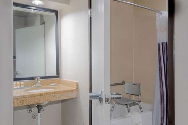  - La Quinta Inn & Suites Henderson - I-76, Exit 10