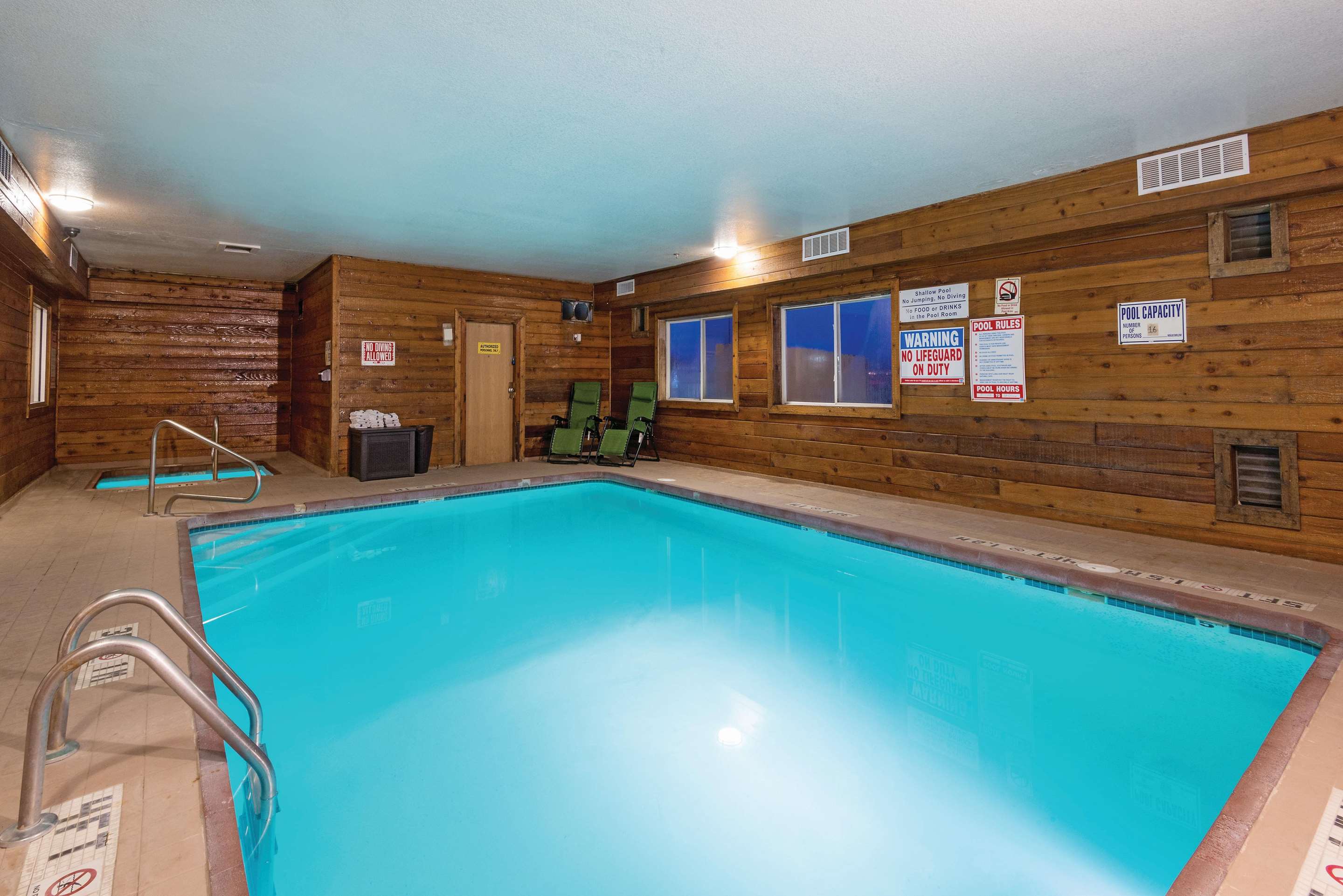 Pool | La Quinta Inn & Suites by Wyndham Henderson-Northeast Denver