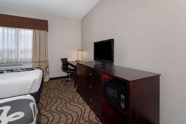  - La Quinta Inn & Suites Henderson - I-76, Exit 10