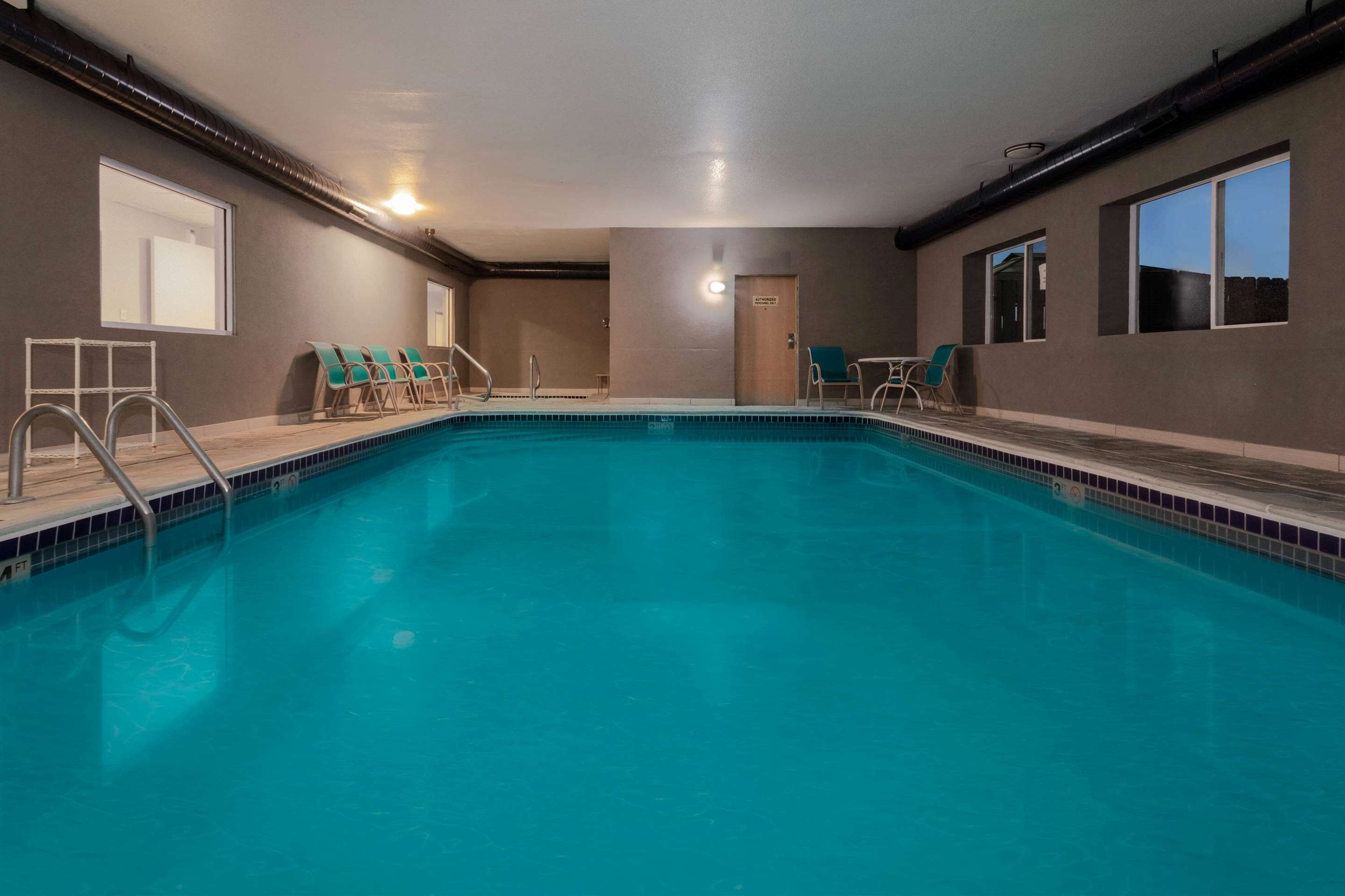 Pool | La Quinta Inn & Suites by Wyndham Henderson-Northeast Denver