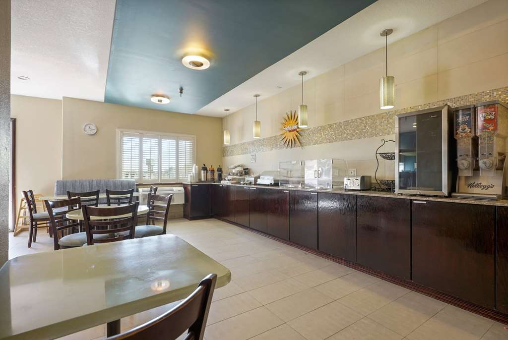 Baymont by Wyndham Henderson-Northeast Denver - Tap to explore photos