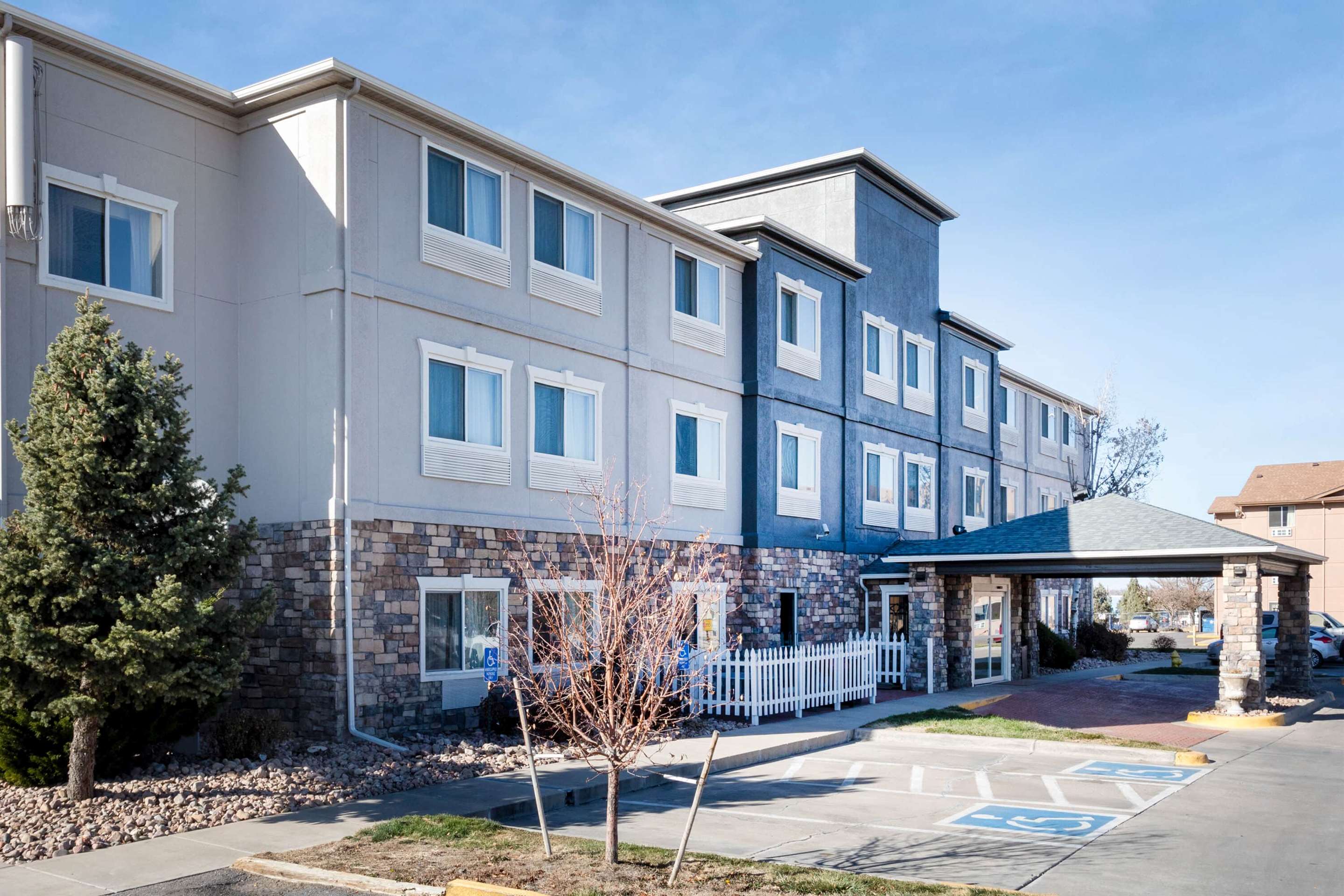Exterior | La Quinta Inn & Suites by Wyndham Henderson-Northeast Denver