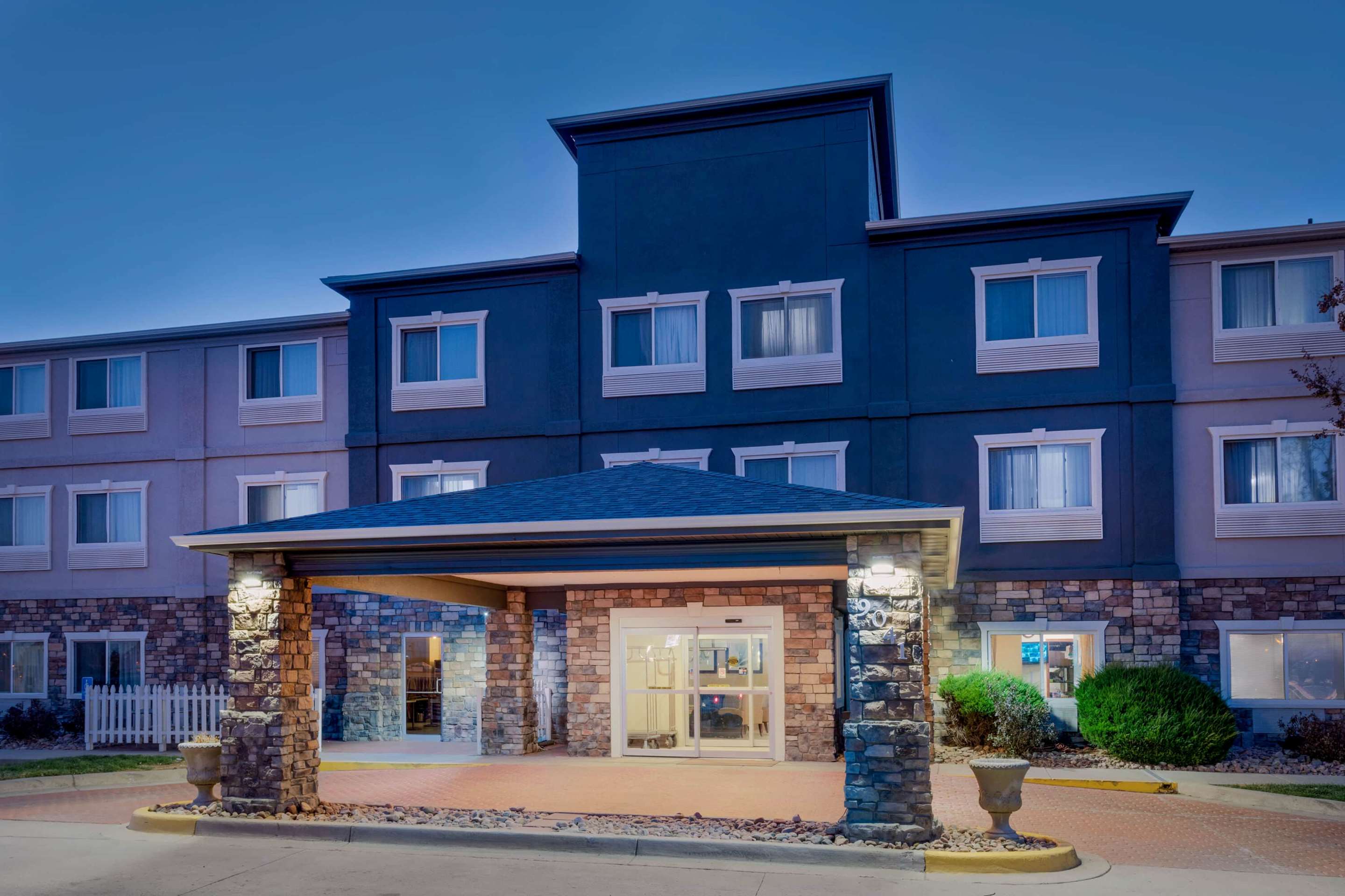 Exterior | La Quinta Inn & Suites by Wyndham Henderson-Northeast Denver