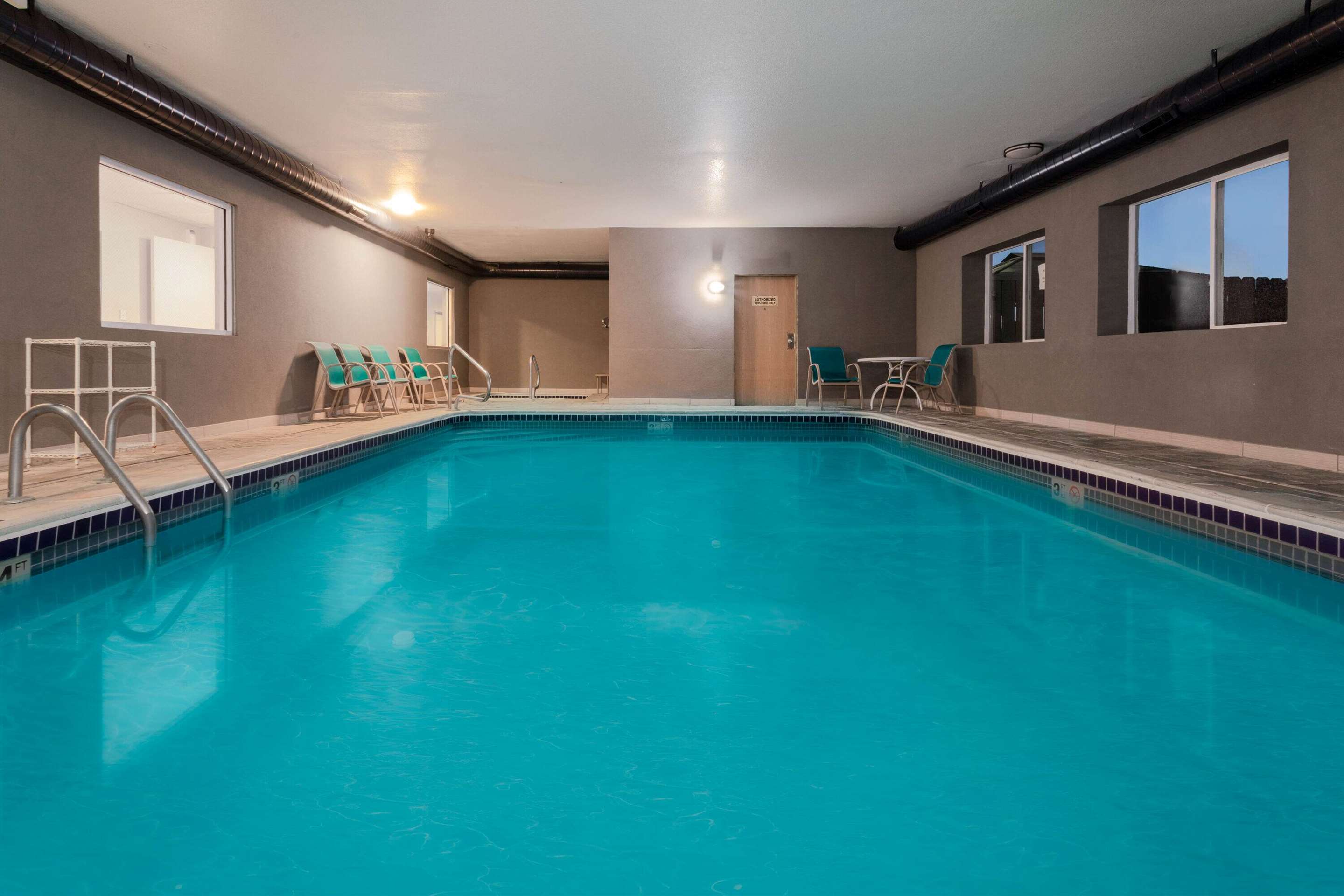 Pool | La Quinta Inn & Suites by Wyndham Henderson-Northeast Denver
