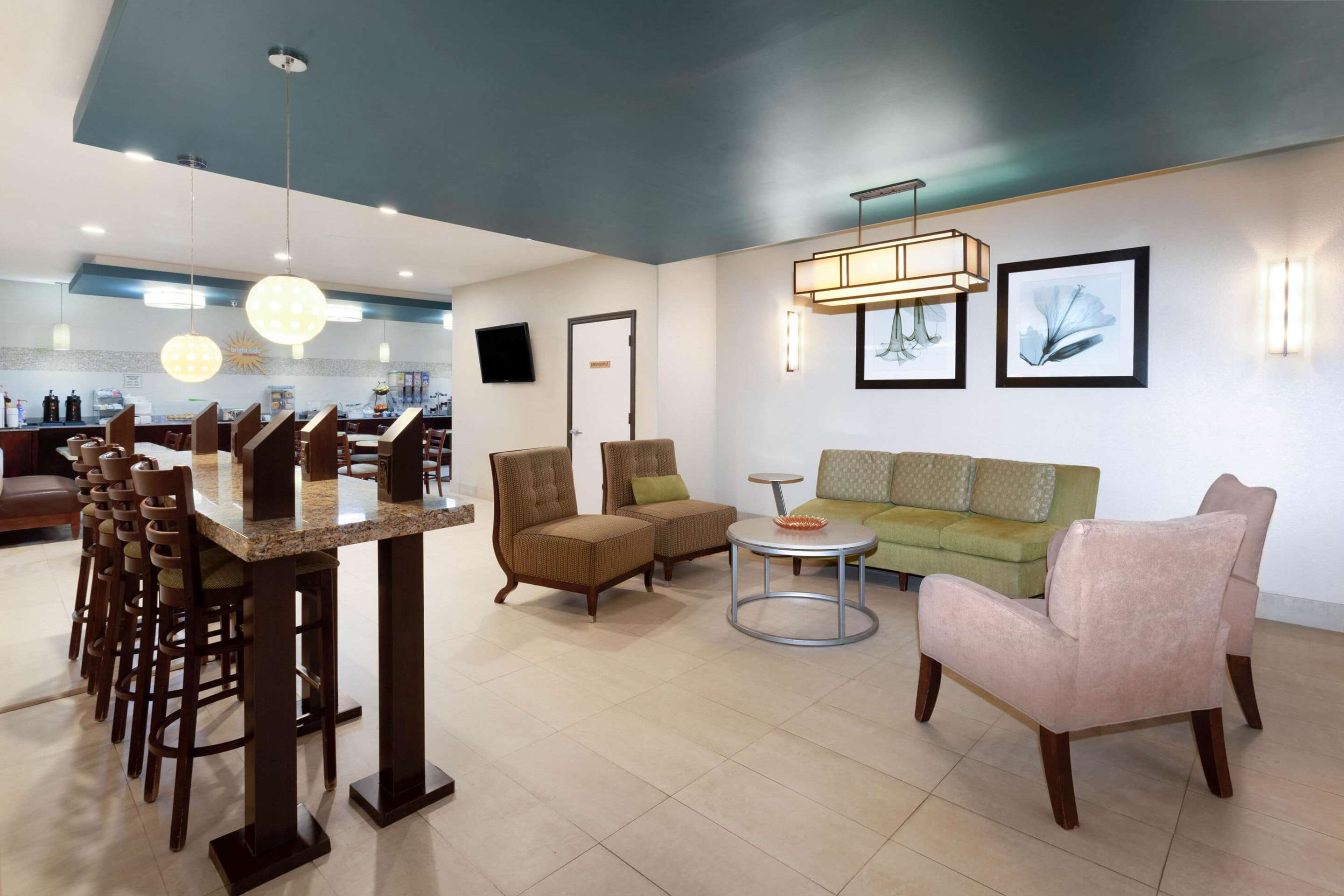 Lobby | La Quinta Inn & Suites by Wyndham Henderson-Northeast Denver