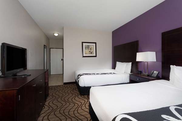  - La Quinta Inn & Suites Henderson - I-76, Exit 10