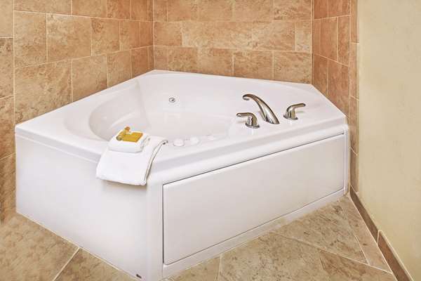  - La Quinta Inn & Suites Dickinson