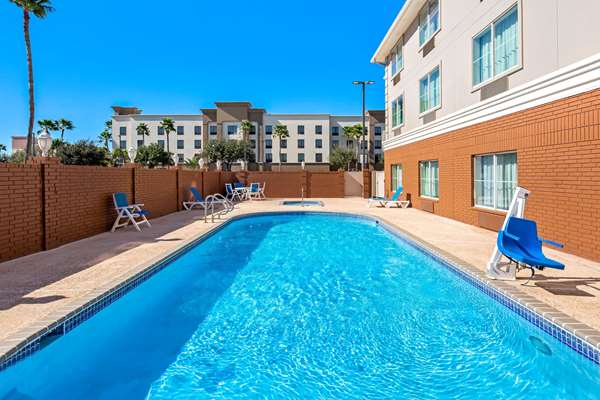 Pool - La Quinta Inn & Suites North Pharr