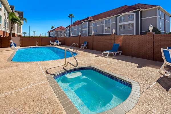 Pool - La Quinta Inn & Suites North Pharr