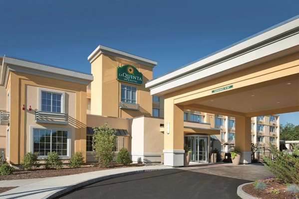 Exterior view - La Quinta Inn & Suites Manchester