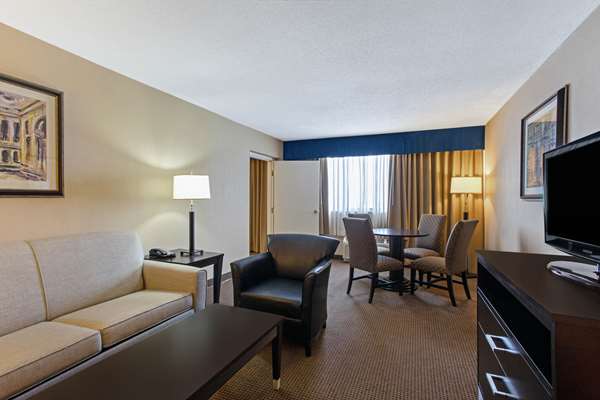 Suite - La Quinta Inn & Suites Manchester