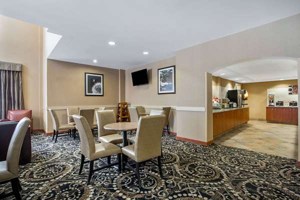 Restaurant - La Quinta Inn & Suites Manchester