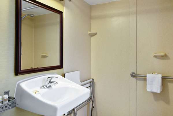  - La Quinta Inn & Suites Manchester