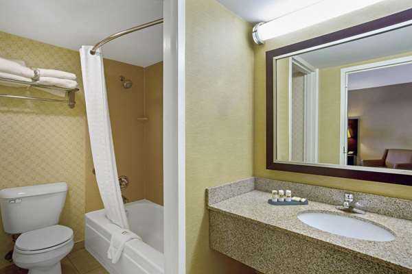  - La Quinta Inn & Suites Manchester