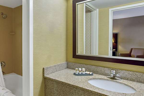  - La Quinta Inn & Suites Manchester