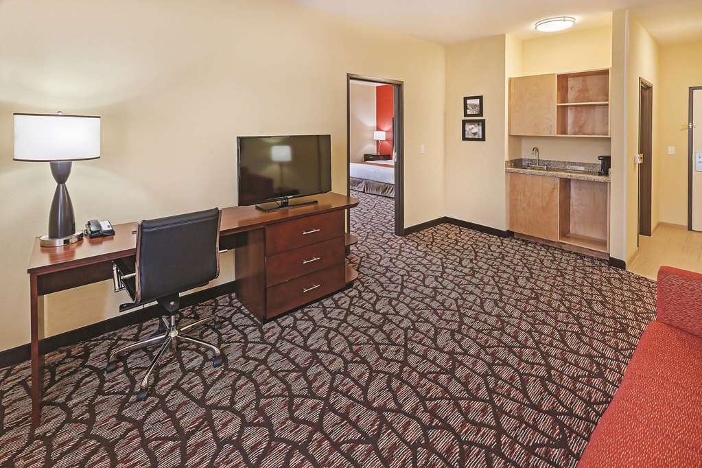 LA QUINTA INN STE PECOS-guestroom-Guest Room,Suite,On-Site.jpg