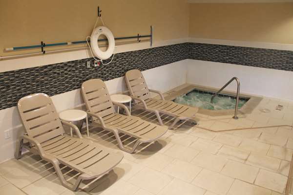 Pool - La Quinta Inn & Suites Pecos - I-20, Exit 40