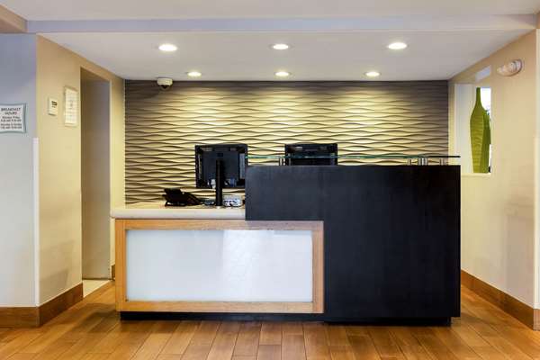  - La Quinta Inn & Suites Mission Bay San Diego - I-5, Exits 23 & 23A