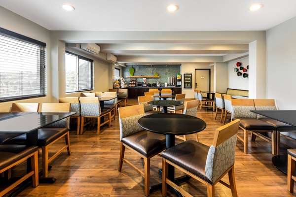  - La Quinta Inn & Suites Mission Bay San Diego - I-5, Exits 23 & 23A
